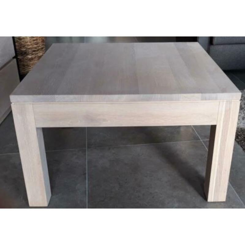 Vierkante blank eiken tafel met witte finish