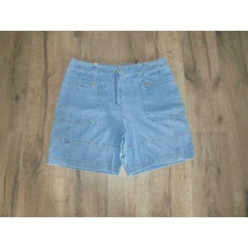 mooie lichtblauwe korte broek jeans short Dreamstar 48 zgan