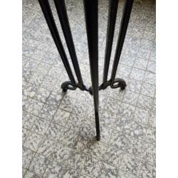 3x sta tafel. Met gietijzeren onderstel