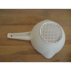145) Tupperware vergiet, vergieten; gebruikt