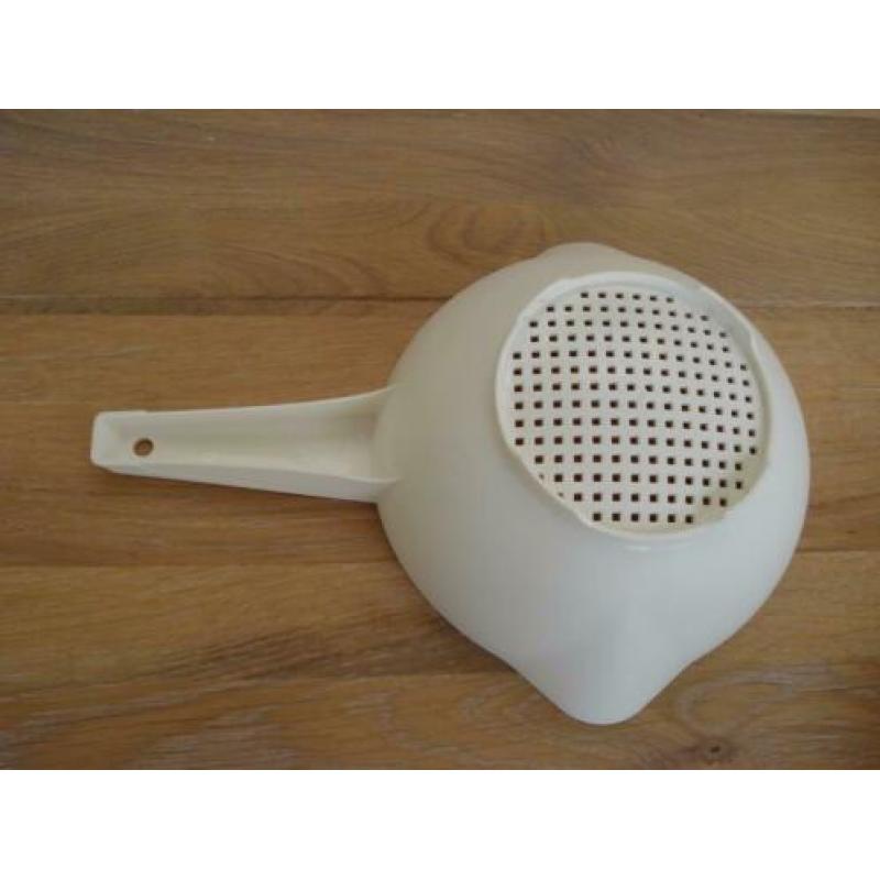 145) Tupperware vergiet, vergieten; gebruikt