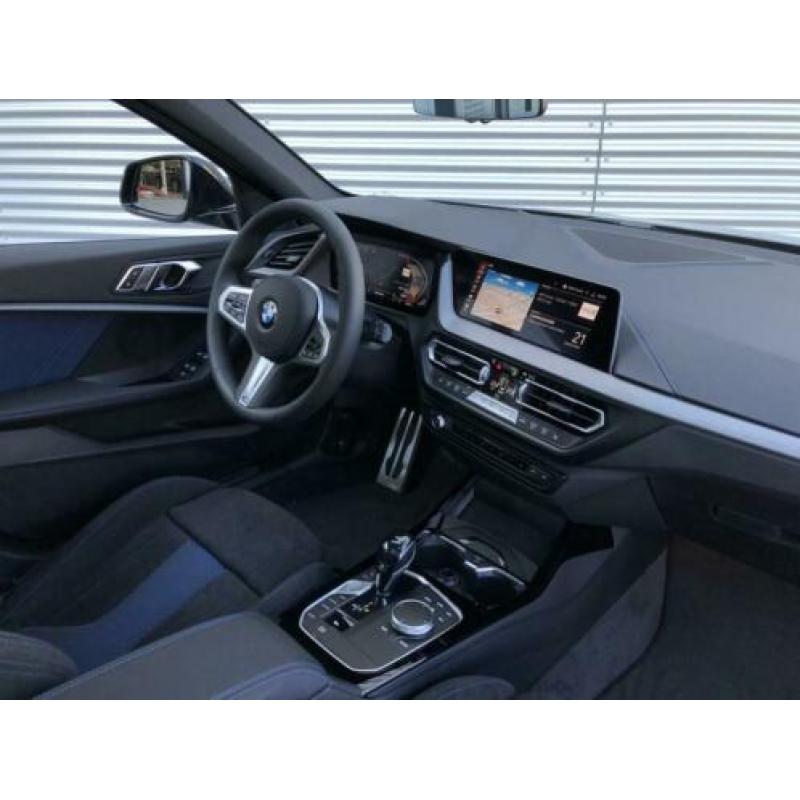 BMW 1 Serie 118iA High Executive Model M Sport / LED / Schui