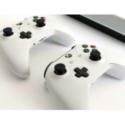 XBOX One X + 2 controllers + Gears 5