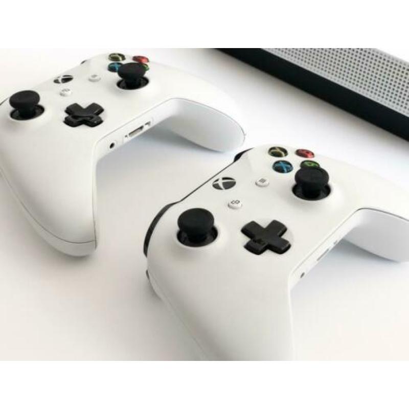 XBOX One X + 2 controllers + Gears 5