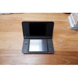 Nintendo DSI XL + 5 spellen