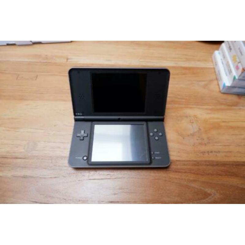 Nintendo DSI XL + 5 spellen