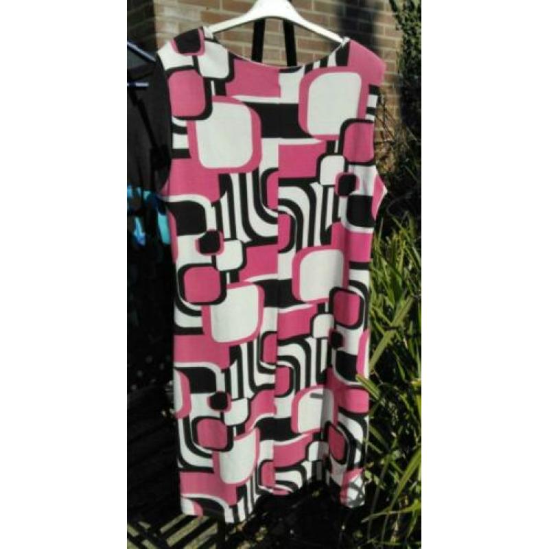 Leuke stretchtjurk met gekleurd motief maat 38 zgan