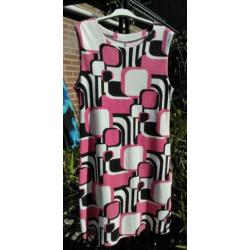 Leuke stretchtjurk met gekleurd motief maat 38 zgan