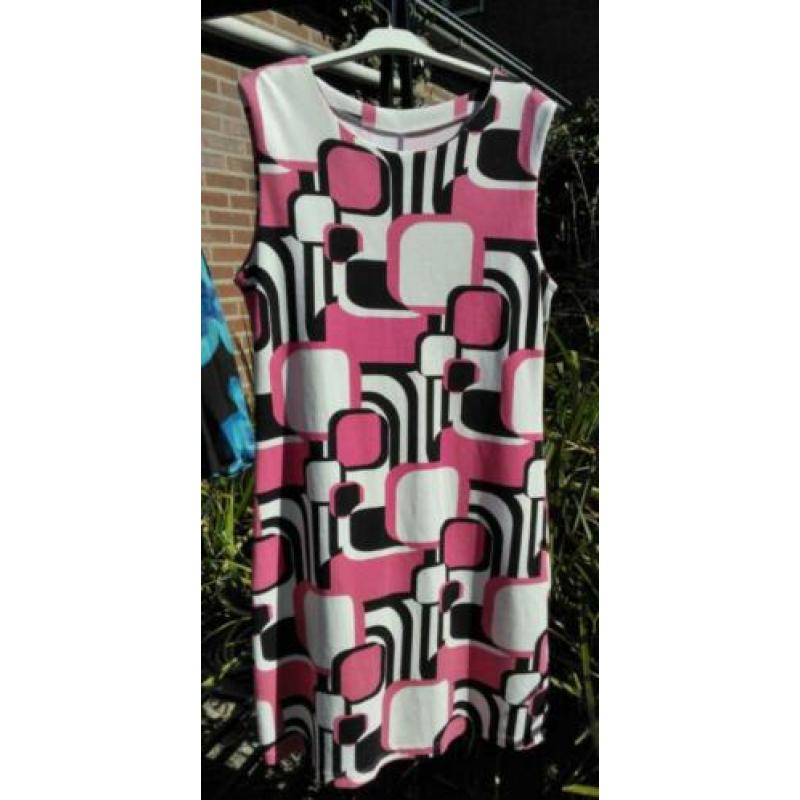Leuke stretchtjurk met gekleurd motief maat 38 zgan
