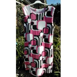 Leuke stretchtjurk met gekleurd motief maat 38 zgan