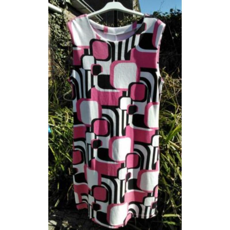 Leuke stretchtjurk met gekleurd motief maat 38 zgan