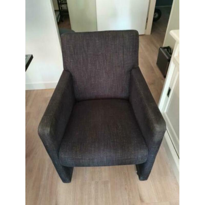 Zwarte tafel en 4 stoelen
