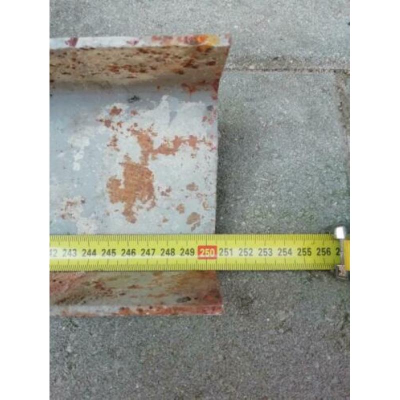 Stalen latei c-profiel, 250,5 cm lang, 10 cm breed 5 cm hoog