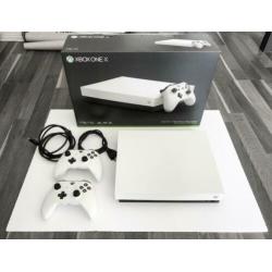 XBOX One X + 2 controllers + Gears 5