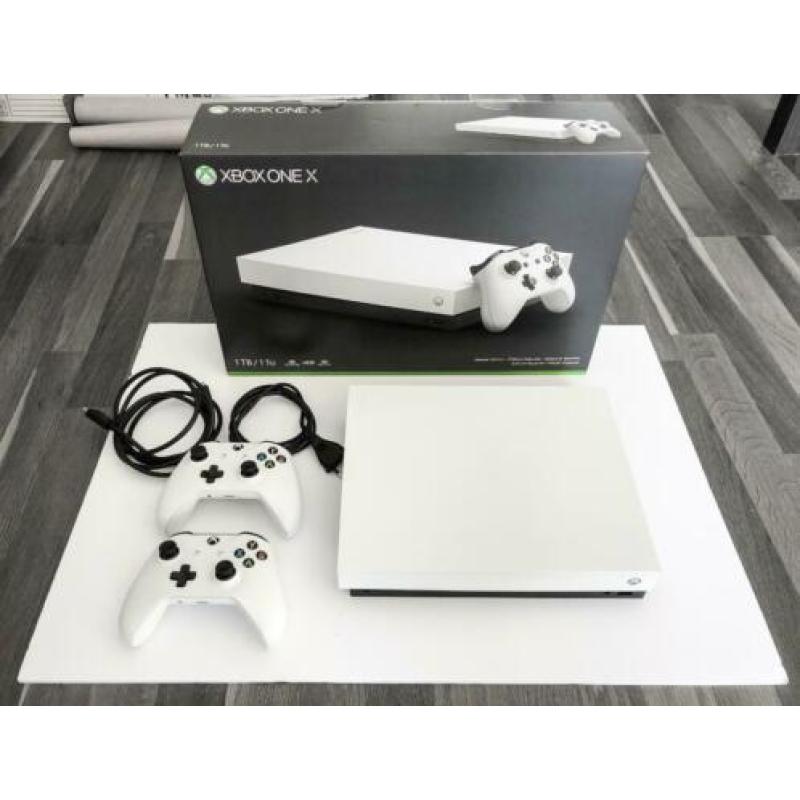 XBOX One X + 2 controllers + Gears 5